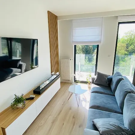 Luxury White Apartment In Park Lotnikow Krakow Exterior photo