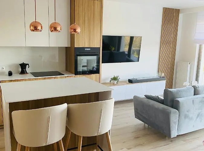 Luxury White Apartment In Park Lotnikow