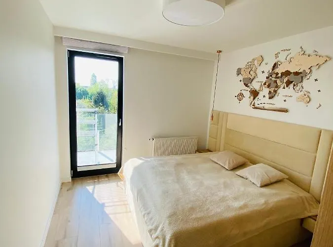 Luxury White Apartment In Park Lotnikow